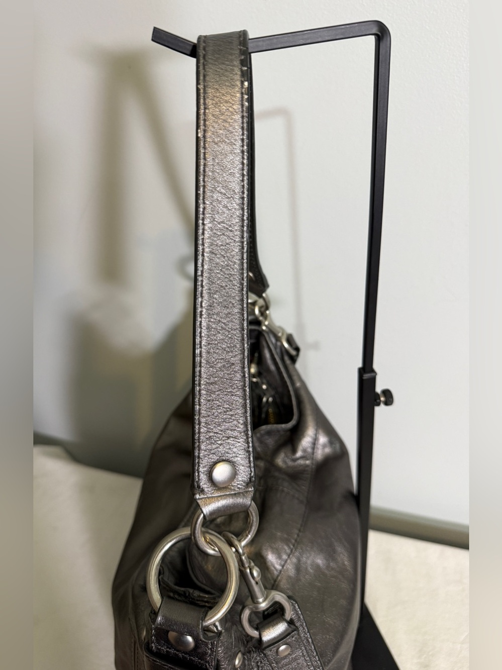 VTG Coach Large Zoe Metallic Pewter Leather Hobo Shoulder Bag Silver F14706
Y2K - Picture 10 of 16